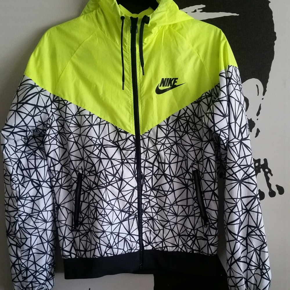 📸 SALE - Nike Women's Windbreaker Jacket